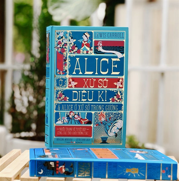 Alice Ở Xứ Sở Diệu Kì Và Alice Ở Xứ Sở Trong Gương